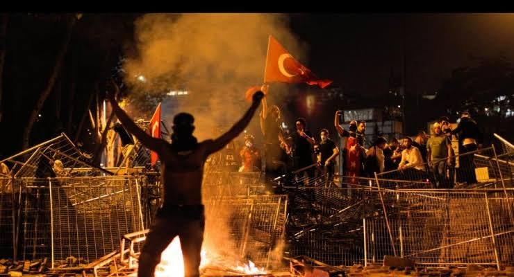 Bir duruşu olmalı insanın