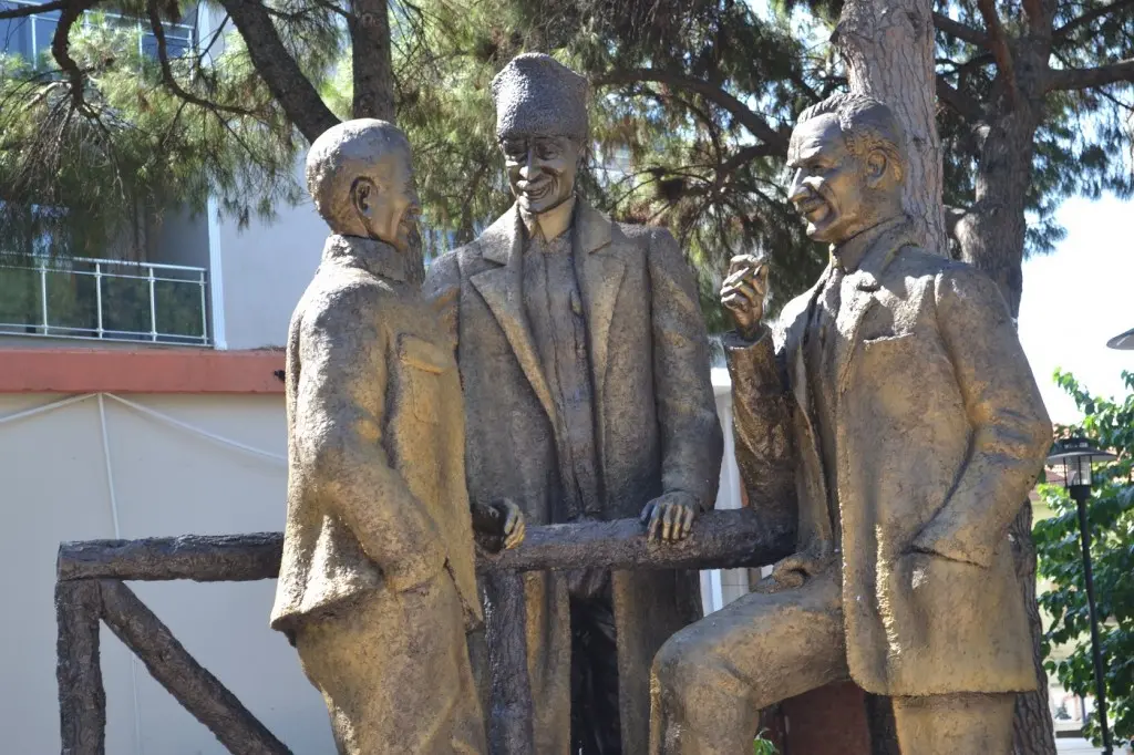 Bir heykellere bakın, birde amaca...