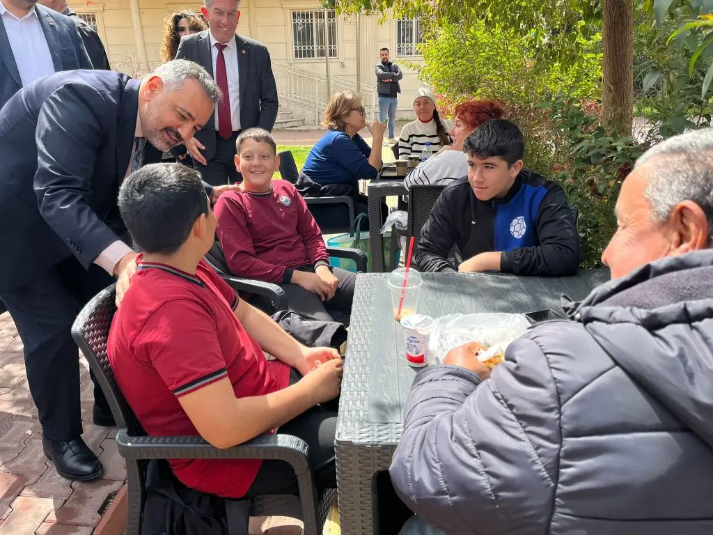 CHP İzmir İl Başkanı Aslanoğlu Seferihisar’da sahaya indi