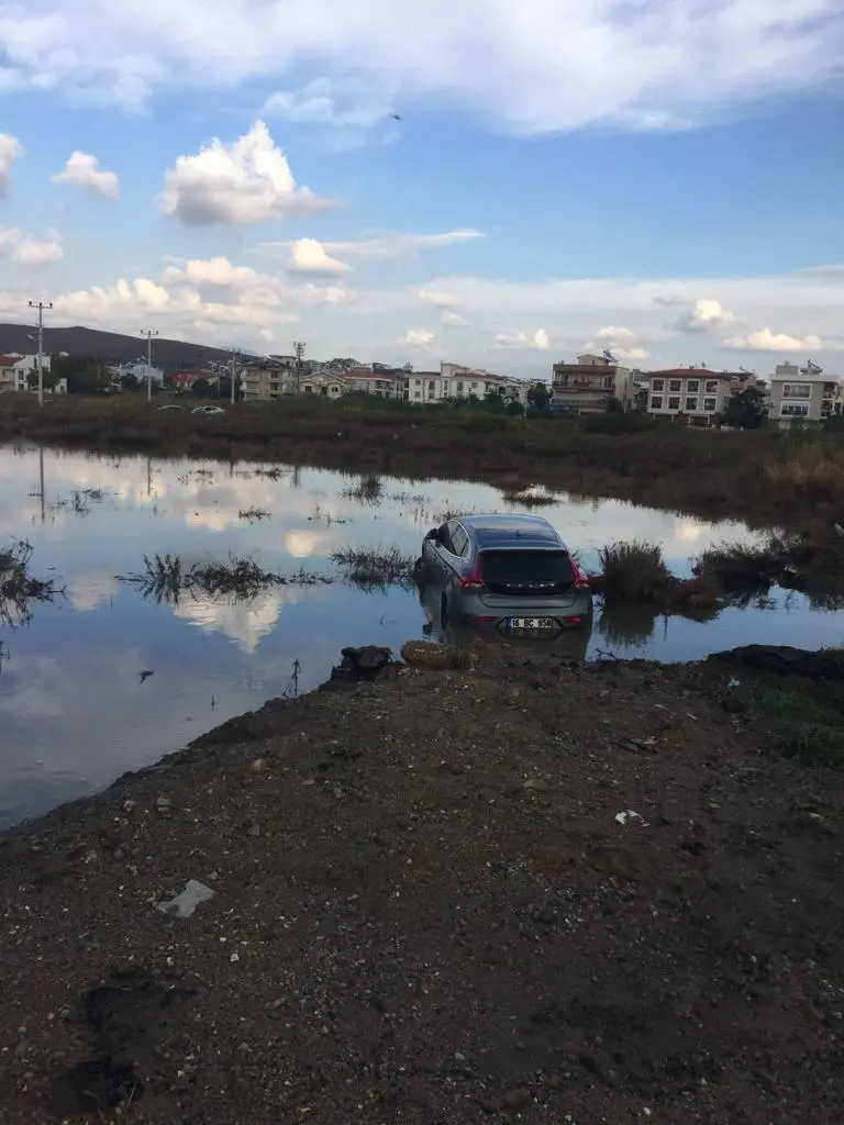 Akarca ve Sığacık’ta deniz taştı; tekneler sürüklendi