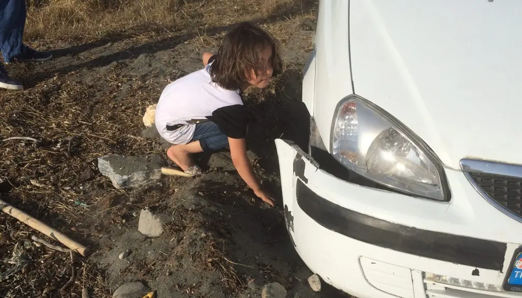 Her şeyden vaz geçebilirsiniz ama insanlıktan asla!