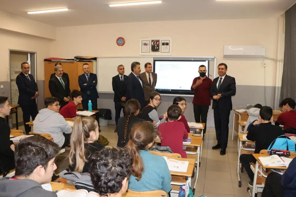 İzmir İl Milli Eğitim Müdürü Seferihisar ve Urla’da bir dizi ziyaret gerçekleştirdi