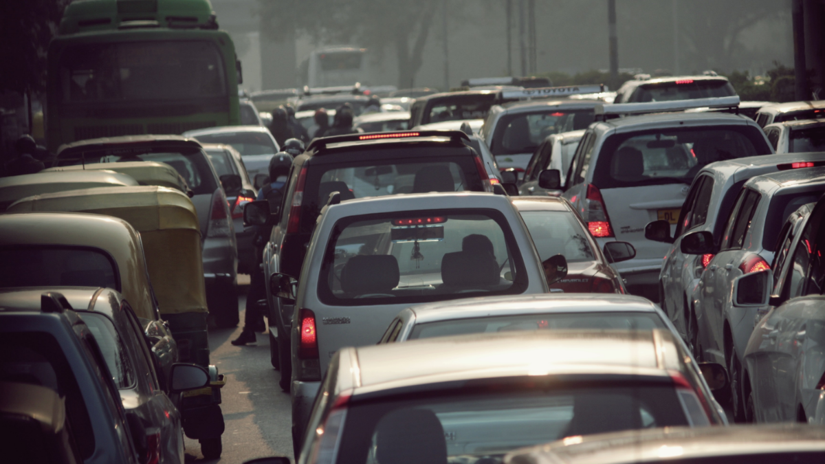 Okulların açılmasıyla trafik yine felç oldu, sosyal medyada isyan başladı