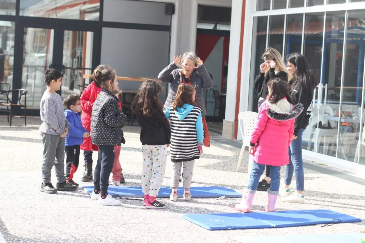 Seferihisar Belediyesi’nden depremzedelere psikolojik destek
