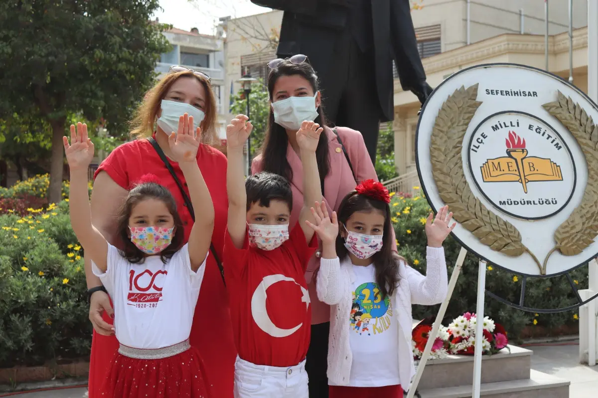 Seferihisar’da 23 Nisan resmî törenle kutlandı
