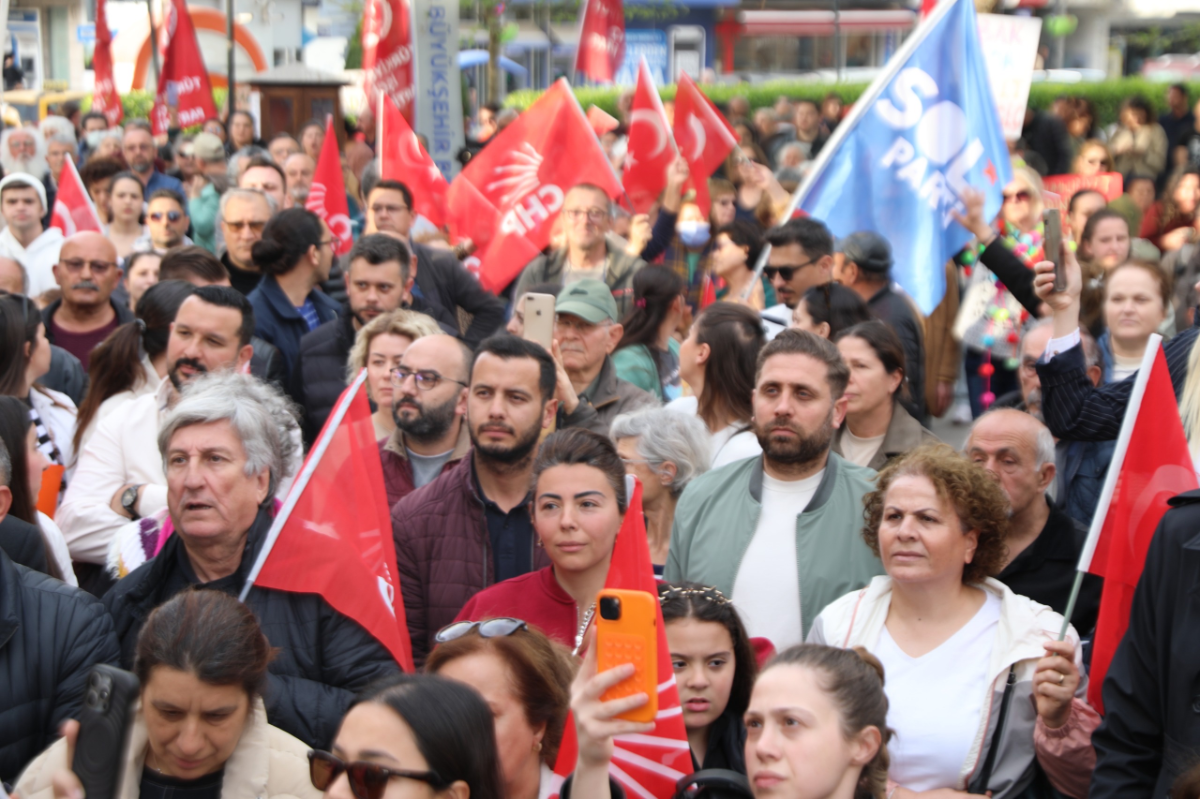 Seferihisar’da "Adalet İçin Yürüyoruz” yürüyüşü yapıldı: İmamoğlu’na destek mesajı