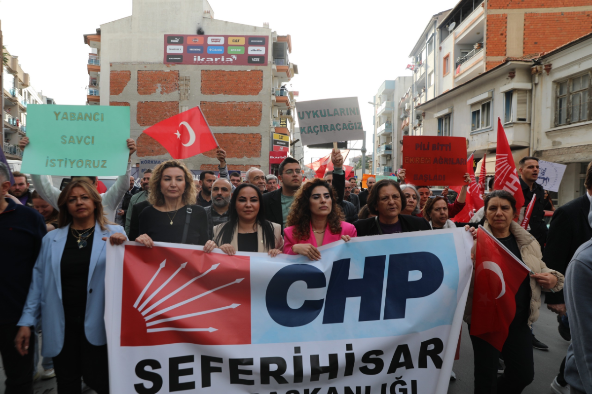 Seferihisar’da "Adalet İçin Yürüyoruz” yürüyüşü yapıldı: İmamoğlu’na destek mesajı
