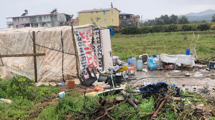 Seferihisar'daki mağdur anne ve çocukları için kurumlar harekete geçti