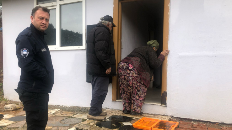 Seferihisar'daki mağdur anne ve çocukları için kurumlar harekete geçti