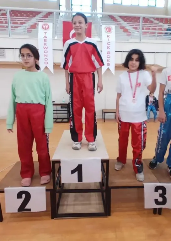 Seferihisarlı Meliha Azra Çokbekler bronz madalya kazandı