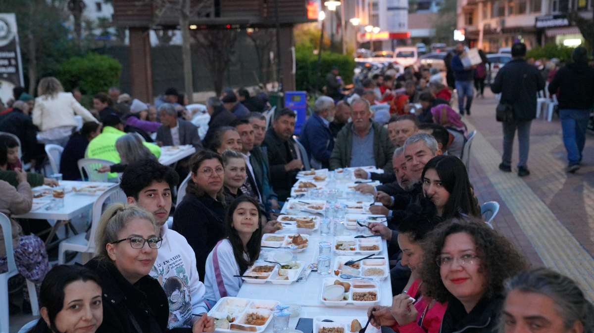 Seferihisarlılar Derneği’nin iftar sofrası birlikteliği büyüttü