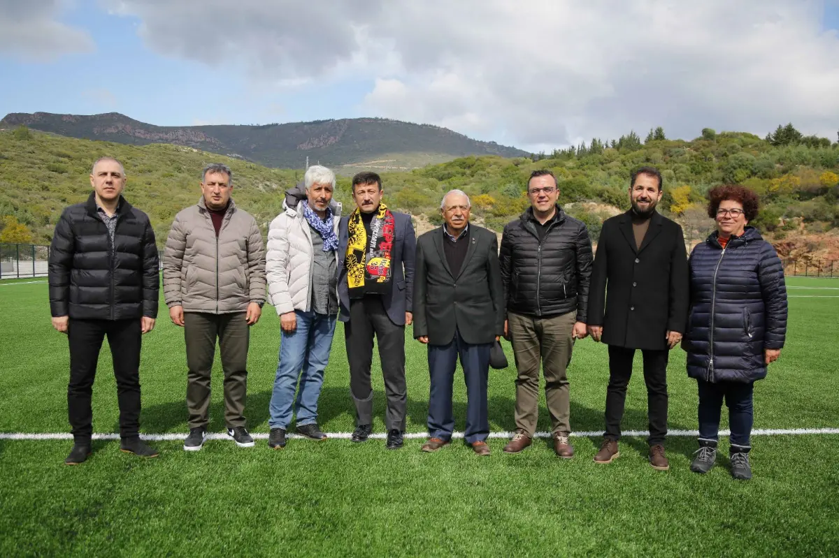 Ürkmez’in Şehit Osman Koç Stadyumu açıldı