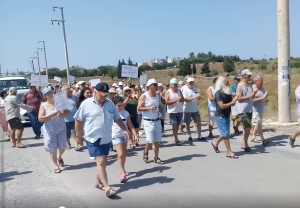 Akarca sakinlerinden İZSU protestosu