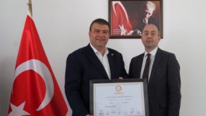 Başkan Yetişkin mazbatayı aldı: “İyi ki bu yolda sizlerleyim”