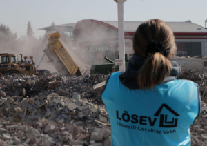 LÖSEV: Deprem ayrı moloz ayrı öldürüyor