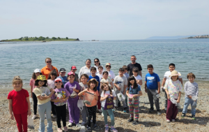 Minik öğrencilerden Akarca’ya anlamlı ziyaret