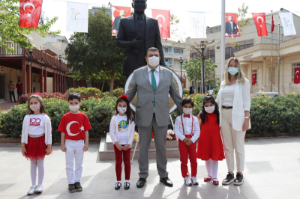 Seferihisar’da 23 Nisan resmî törenle kutlandı