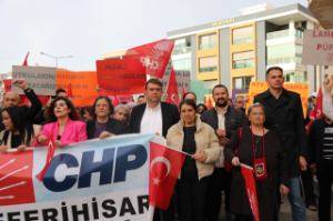 Seferihisar’da “Adalet İçin Yürüyoruz” yürüyüşü yapıldı: İmamoğlu’na destek mesajı