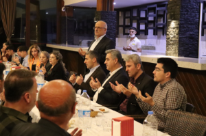 Seferihisar’da çocuklar için yemek düzenlendi