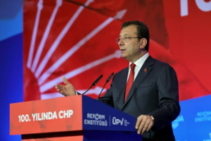 Seferihisar’da demokrasi nöbeti: CHP’den basın açıklaması
