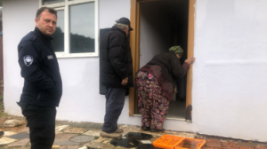 Seferihisar'daki mağdur anne ve çocukları için kurumlar harekete geçti